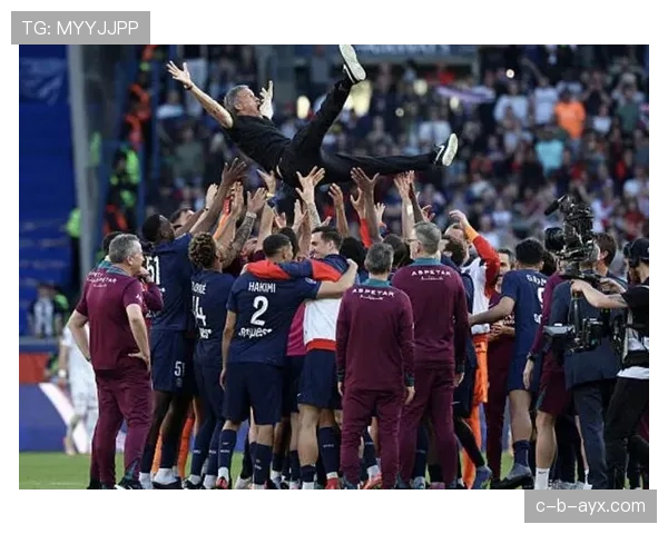 恩里克执教巴黎战术革新显成效,球队表现焕然一新 恩里克执教巴黎战术革新显成效,球队表现焕然一新