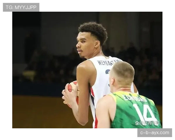 维克托·文班亚马单打拉开空间，场均得分效率显著领先同期内线